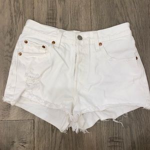 White Levi’s 501 original short